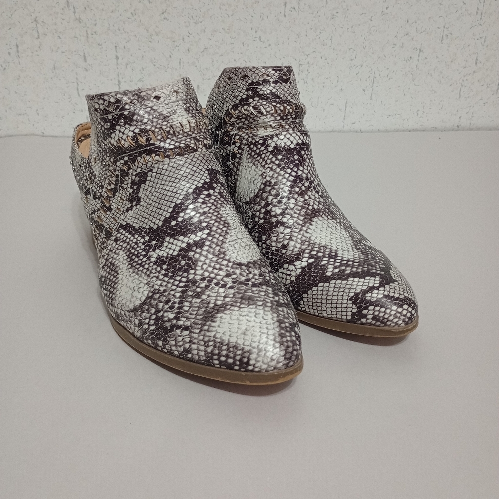 AMS Womens Prize-8 Mule Shoes Snake Skin Print Slip On Pointed Toe Studded 7.5